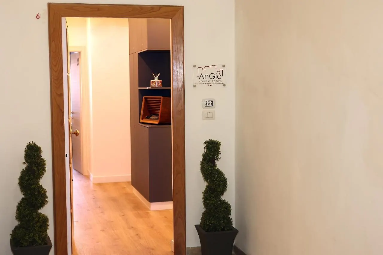 Angio Holiday Rooms Neapel Gasthof