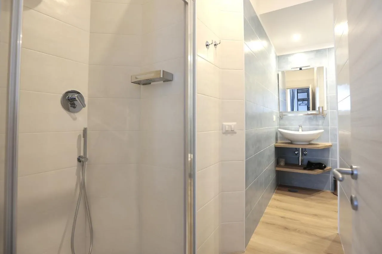 Angio Holiday Rooms Neapel Italien