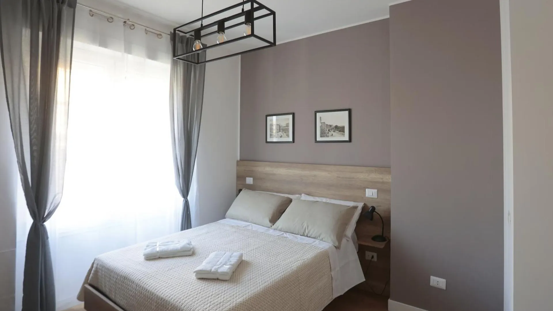 Angio Holiday Rooms Neapel 0*,